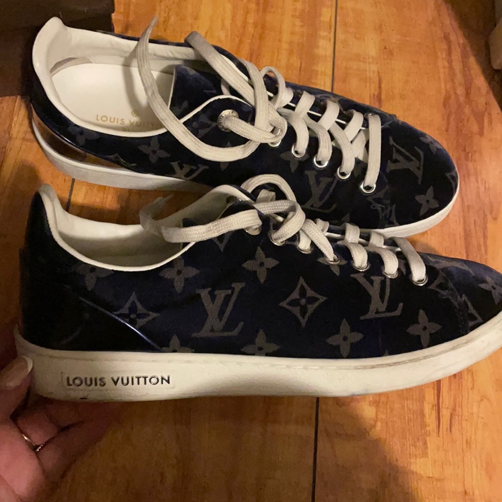 navy suede sneaker